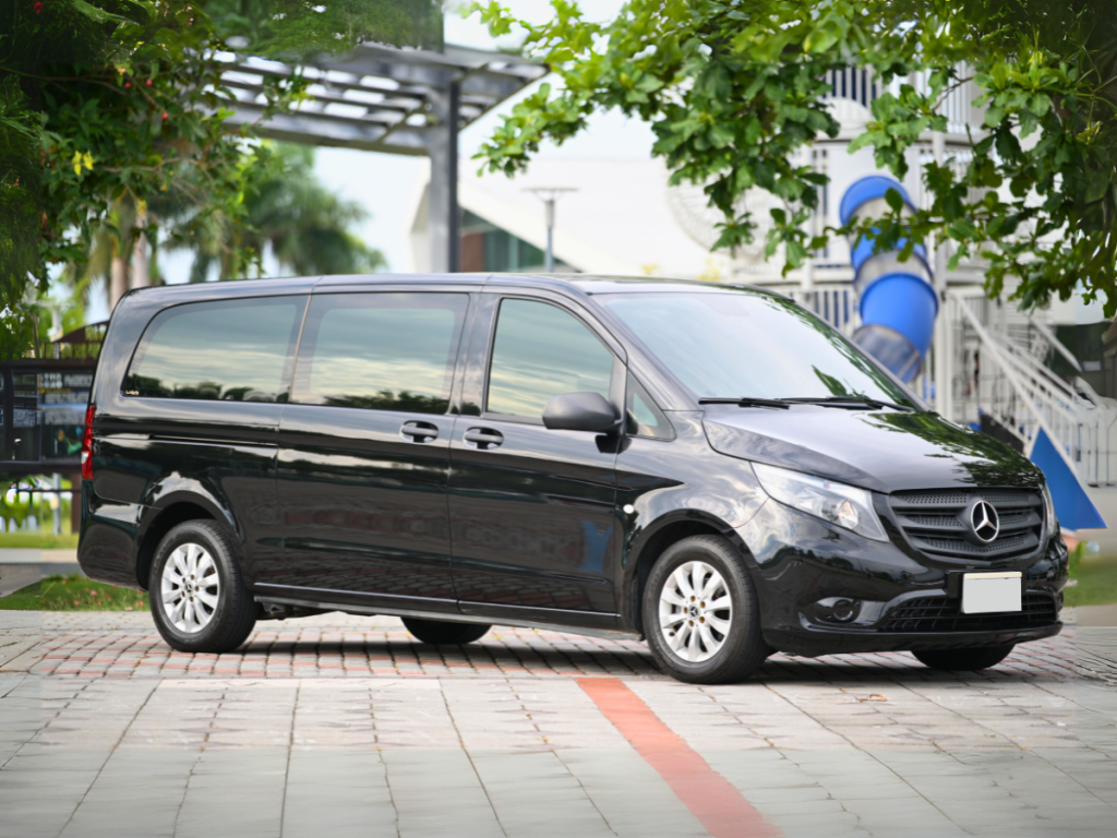 國立旅遊租車正式引進全新 Mercedes-Benz Vito Tourer 九人座商務廂型車，全面對應企業接送、長短期租車、活動包車、旅遊接駁等多元場景，為客戶提供更彈性、更舒適的用車選擇。