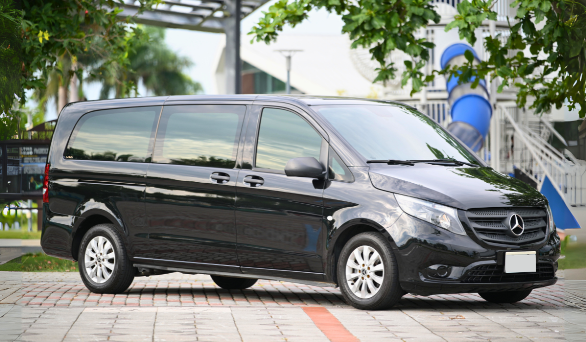 國立旅遊租車正式引進全新 Mercedes-Benz Vito Tourer 九人座商務廂型車，全面對應企業接送、長短期租車、活動包車、旅遊接駁等多元場景，為客戶提供更彈性、更舒適的用車選擇。